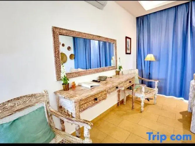 Nana's boho BeachfrontVilla w/Ac&pool