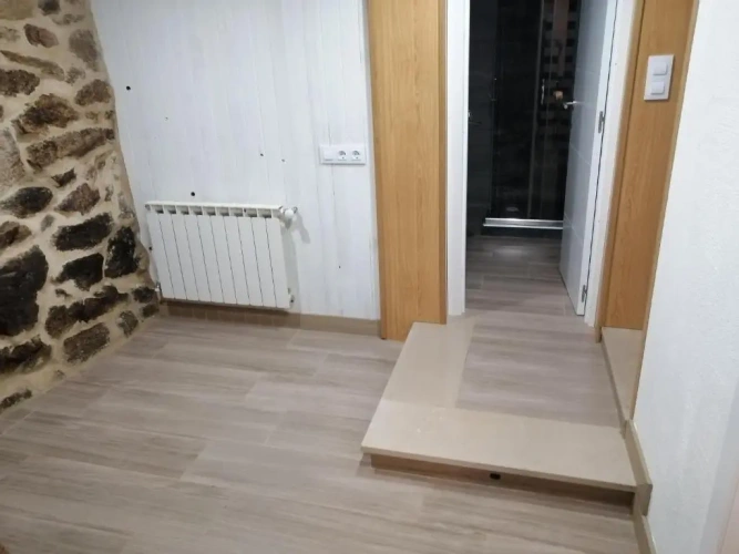 5 Bedrooms Cottage