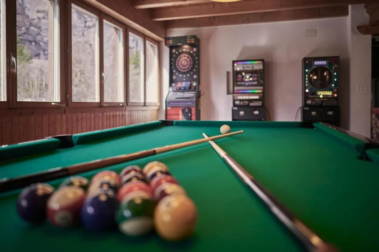 Alpine Base Hostel - Adults only