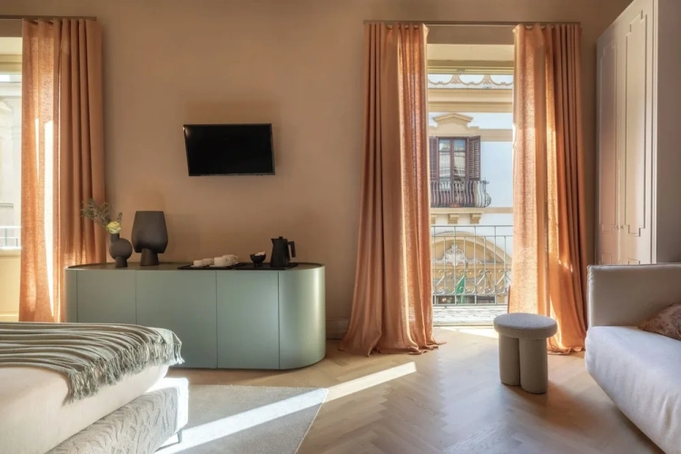 Grand Double room with city view