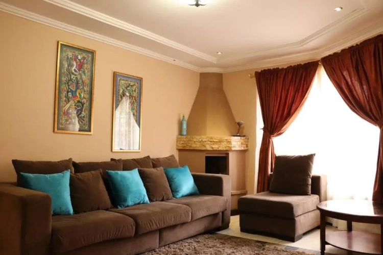 4 Bedrooms Cottage