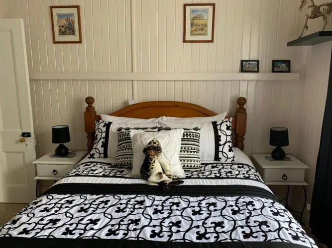 4 Bedrooms Cottage