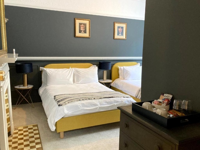 Standard Triple room with garden view
