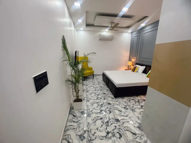 Goroomgo Omasha Residency Noida