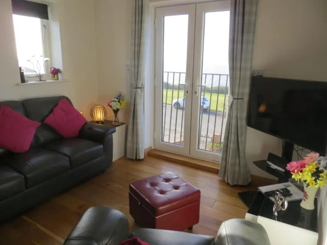 2 Bedrooms Apartment