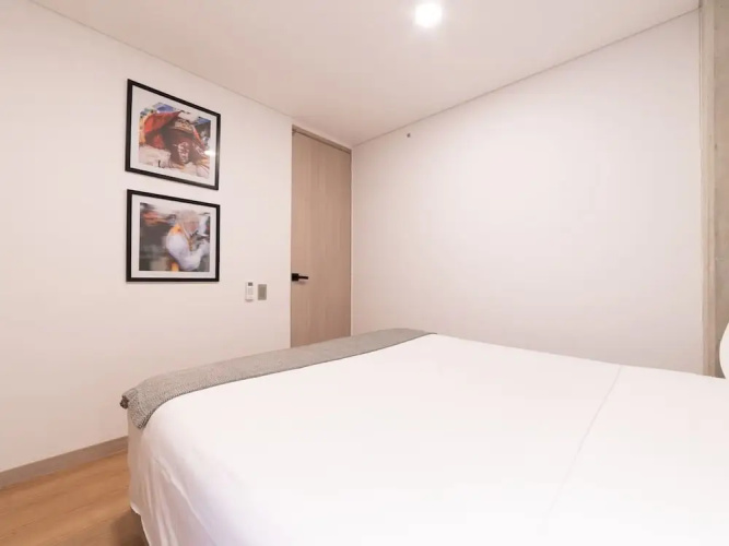 Panoramic 3 BR w Balcony in Laureles Medell n