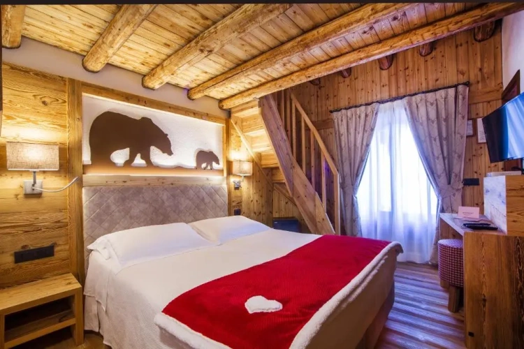 Standard Triple room