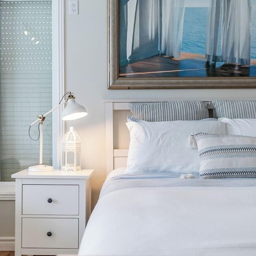 Comfort Double Basement Suite with lake view
