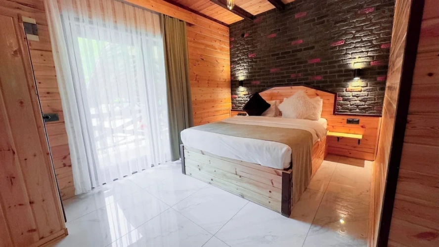 Deluxe Double room with balcony and with mountain view
