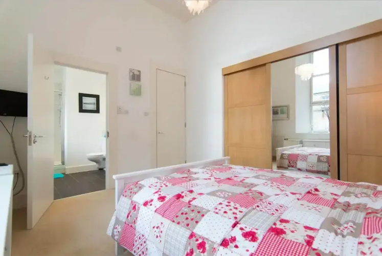 Elegant & Spacious 2 Bedroom Apt