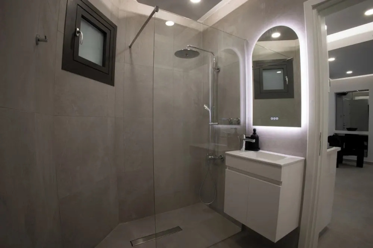Phaedrus Living Luxury Mackenzie Flat