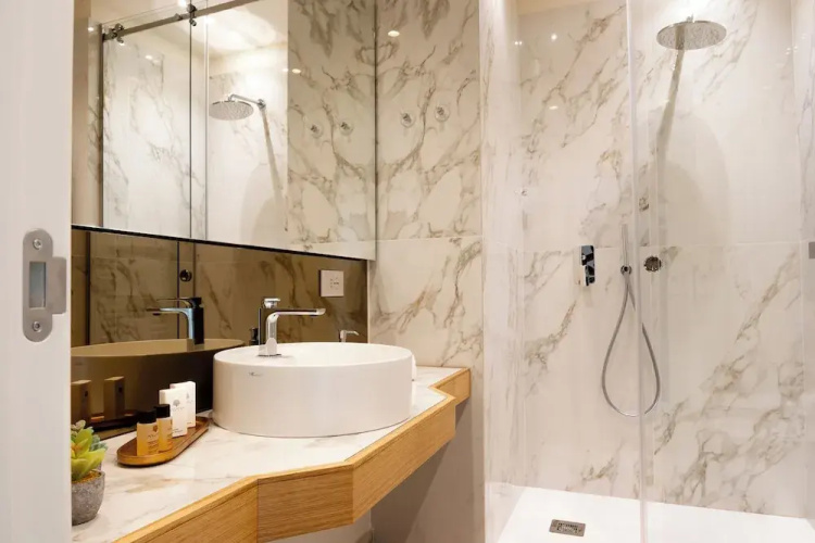 Hera rooms and suites