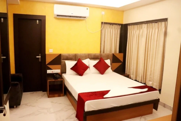 Deluxe Double room with city view