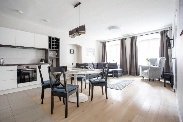 2 Bedrooms Apartment
