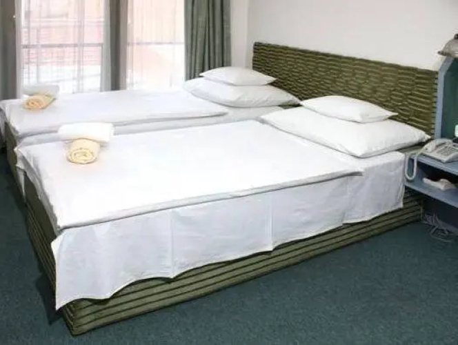 Klvria-Rcz Hotel