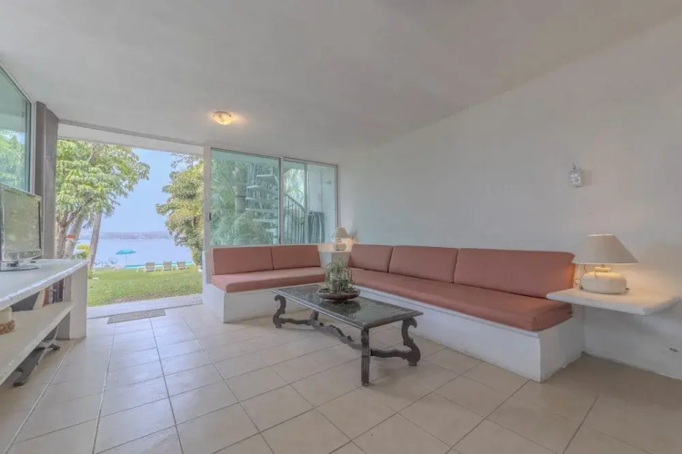 Lakeside Retreat Spacious Family Villa