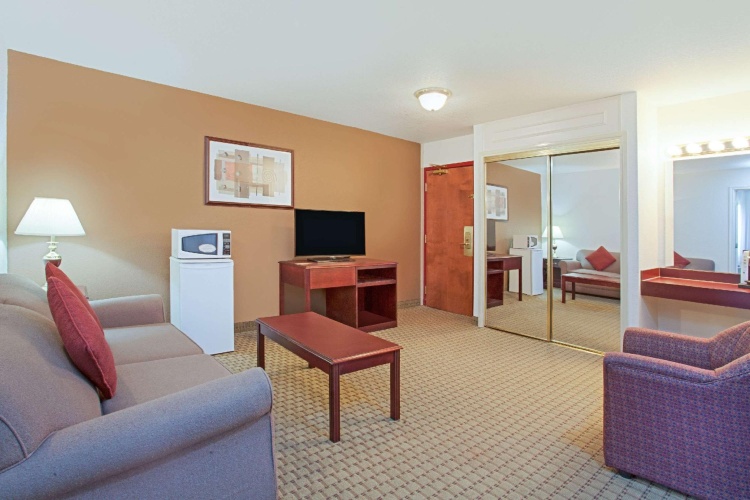 1 Bedroom Business Double Suite