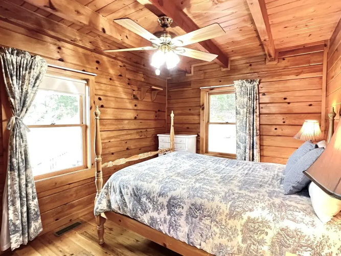 Burning Tree 3 Bedroom Cabin by RedAwning