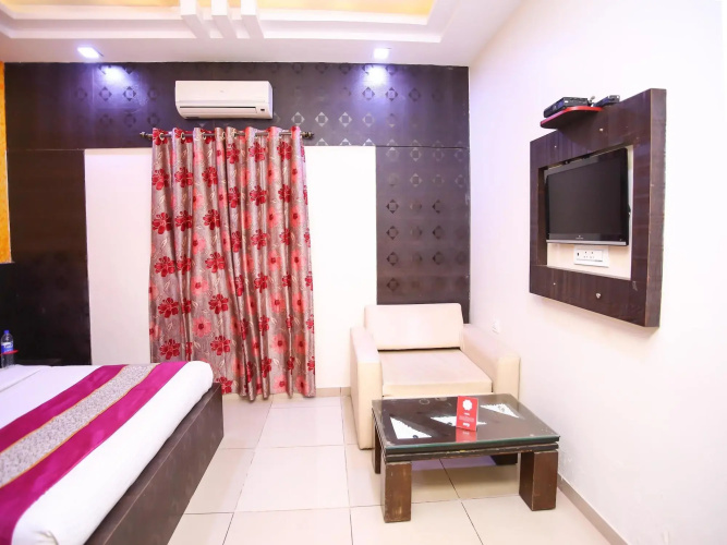 Hotel Adore Inn