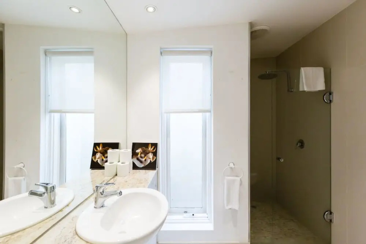 ALEXANDER, 2BDR South Melbourne House