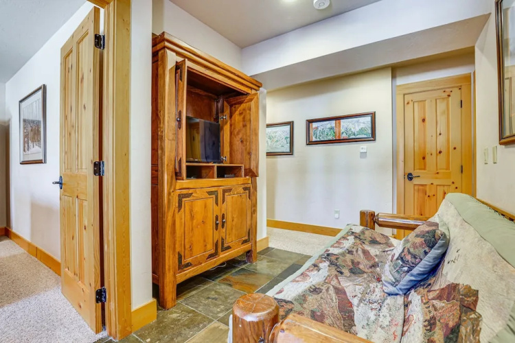 Serene Home w/ Private Hot Tub in Silverthorne