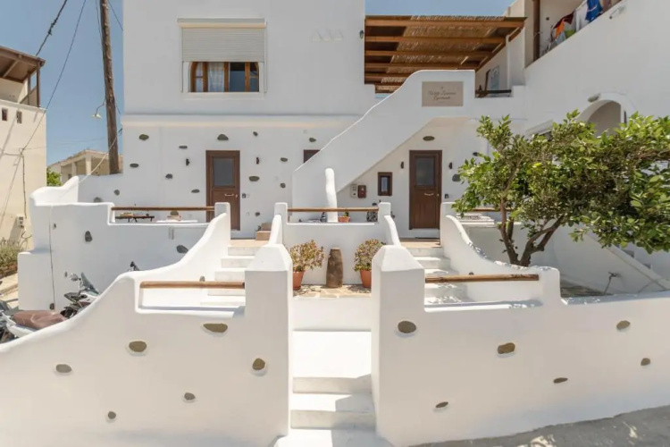 White Luxurious Apartment IΙI