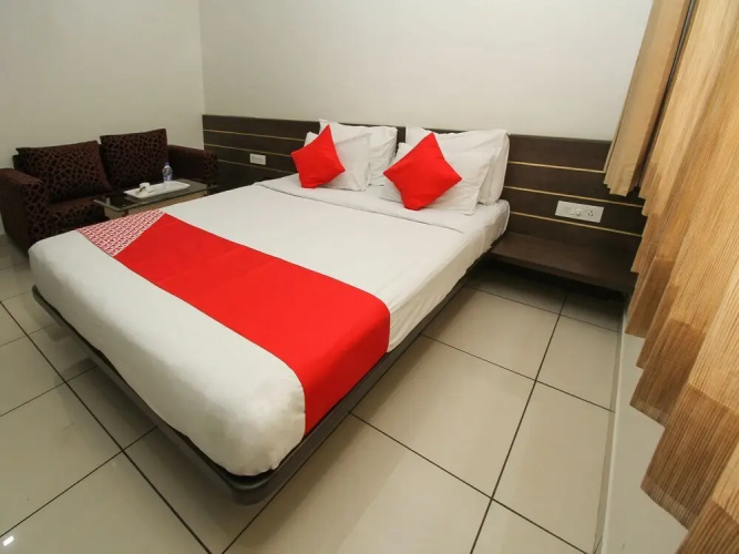 Hotel Radiant by OYO Rooms