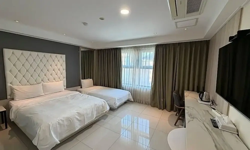 Standard Twin room with mountain view