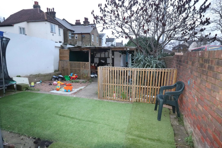Large Studio Flat - Dartford Town Centre