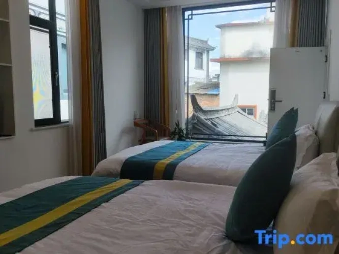 Standard Twin room with courtyard view