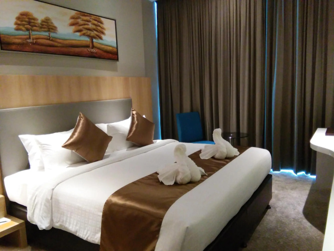 Greens Hotel & Suites