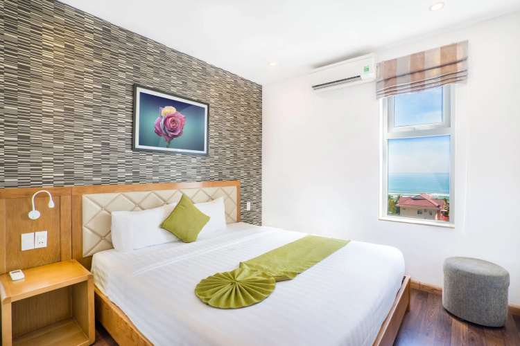 Ronal Hotel