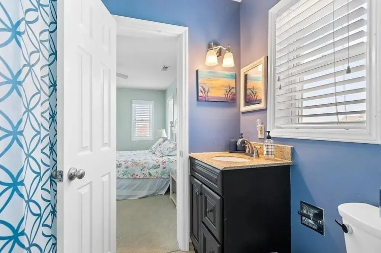 Heaven's Anchor 3 Bedroom Home by RedAwning