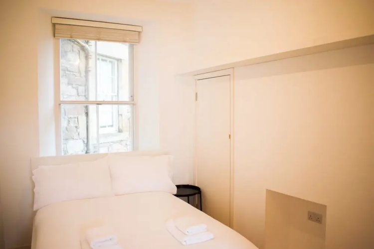 Bright And Modern 2 Bedroom Flat