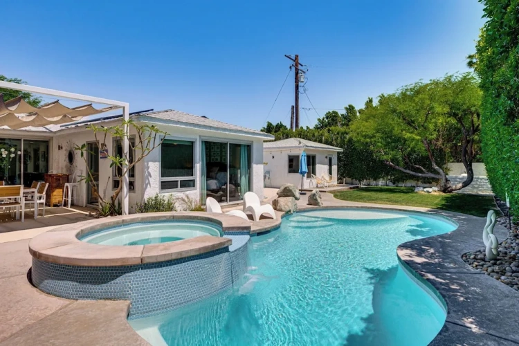 4 Bedrooms Cottage