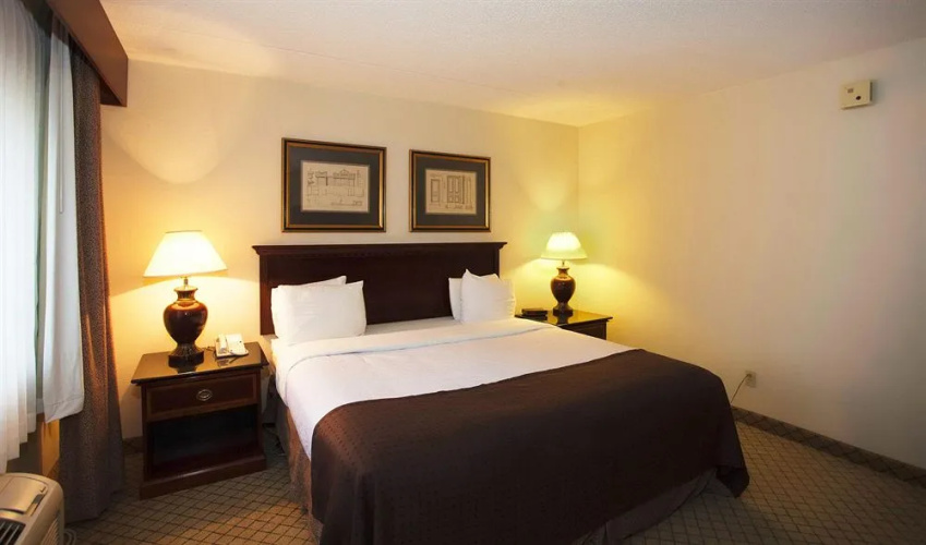 Days Inn & Suites by Wyndham Omaha NE