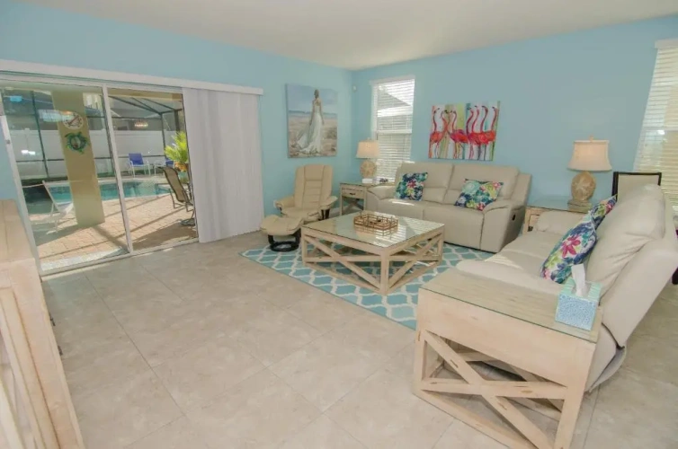6 Bedrooms Villa