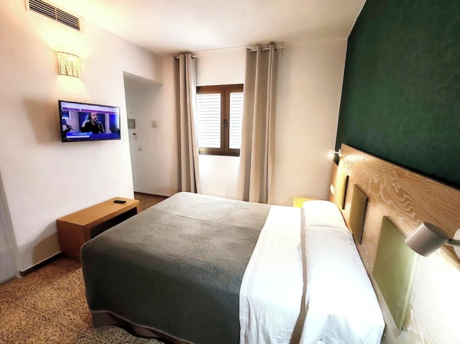 Economy room
