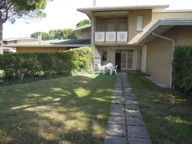 2 Bedrooms Apartment with garden view