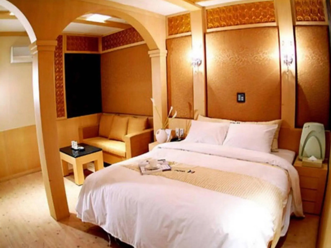 Hotel M