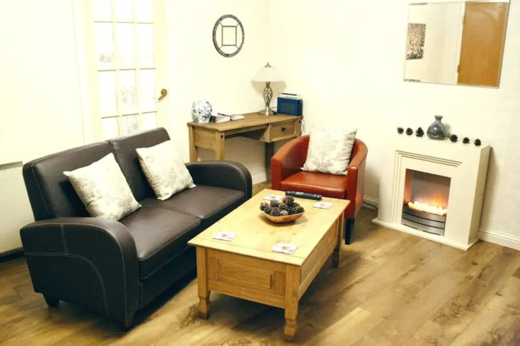 2 Bedroom Flat Near Holyrood Park Sleeps 4