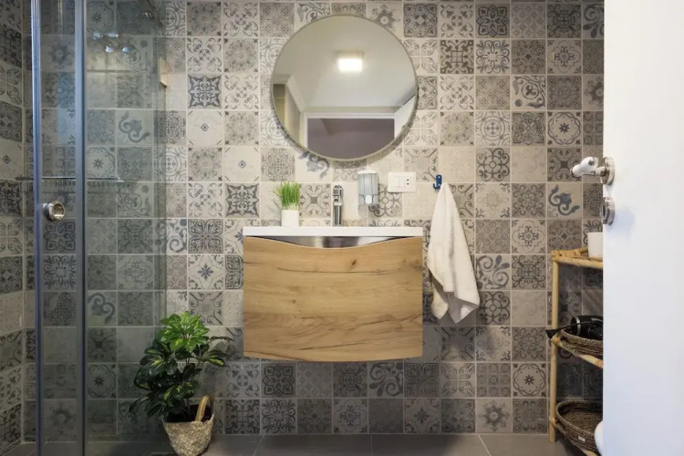 Boho-Chic Cozy 2BR - Apt & Balcony in Mar Mikhael