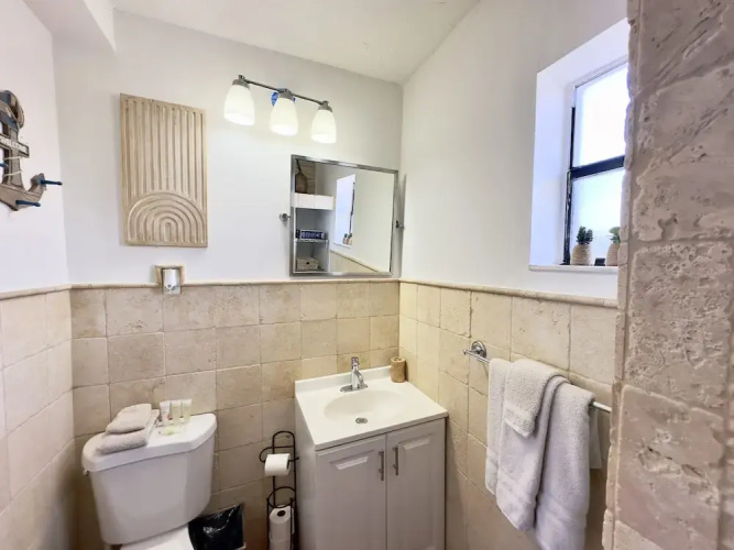Beach Lover s Studio Apartment in Hollywood FL