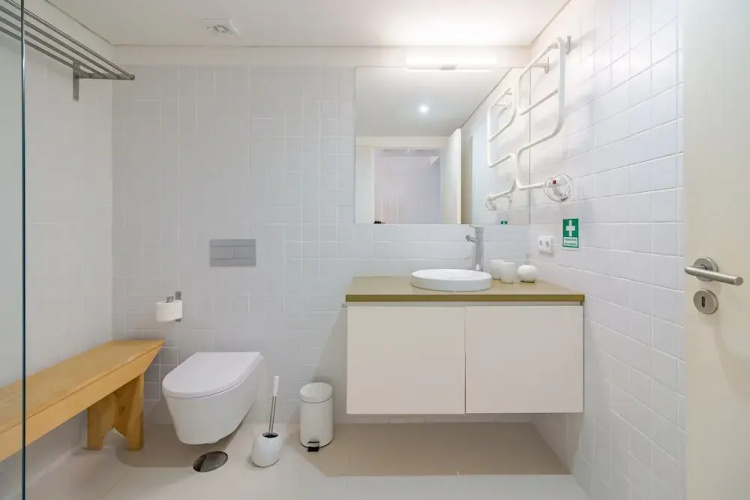 Charming Apartment With Convenient City Access