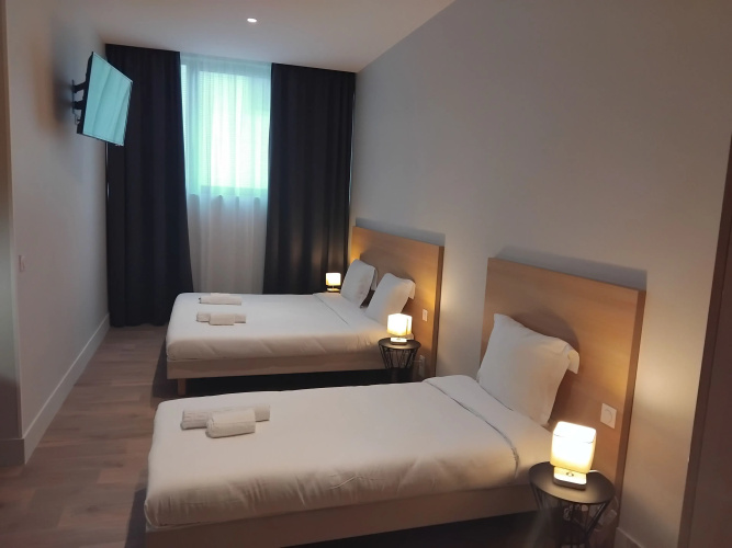 Orly Residis Le Hall