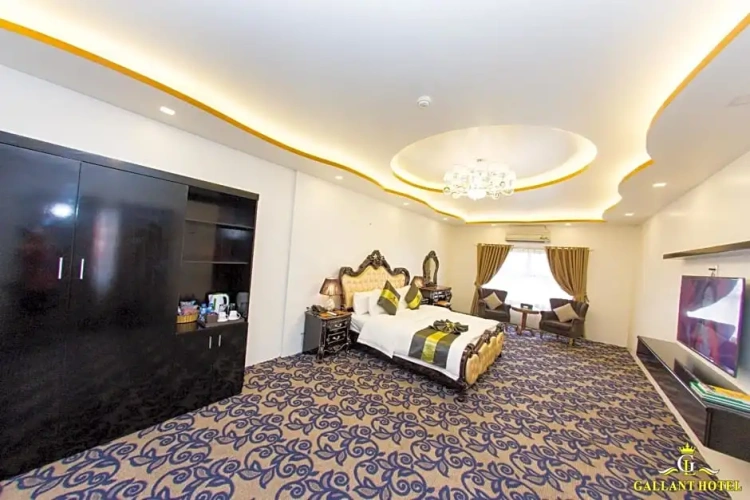 Suite with city view