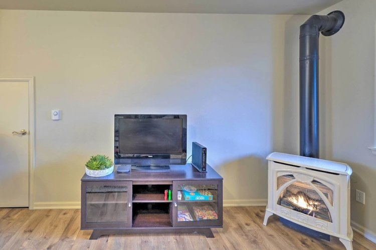 Anacortes Condo - Walk to Town, Marina, + Bay!
