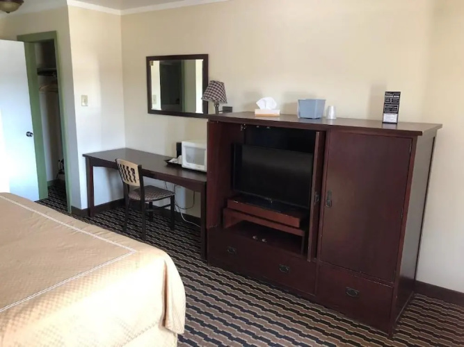 Hanover Hotel & Banquet Center
