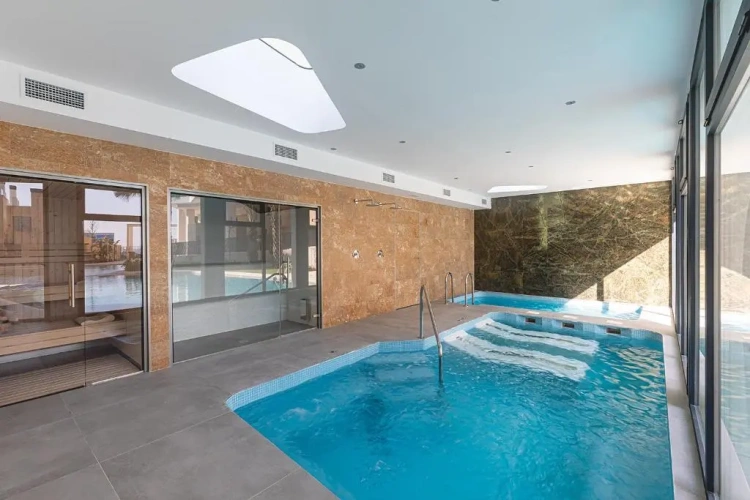 3 Bedrooms Apartment