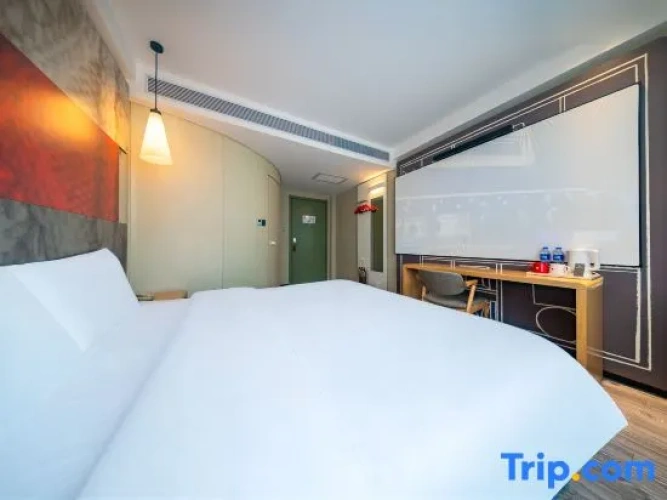 Standard Double room with city view
